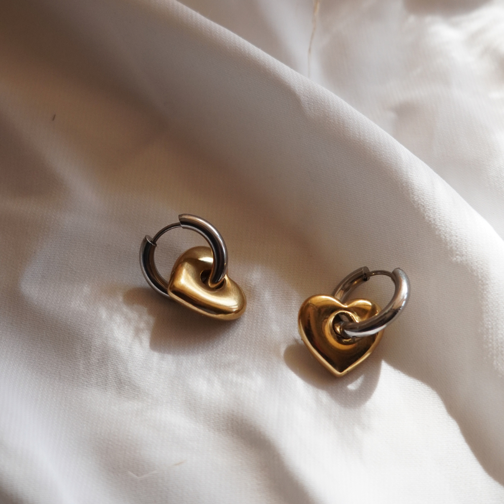 Heart-to-Heart Two-Toned Huggies