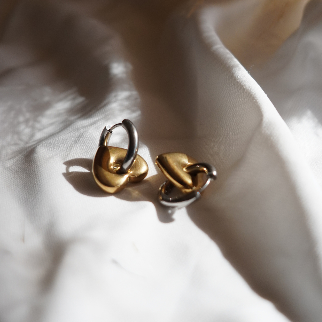 Heart-to-Heart Two-Toned Huggies